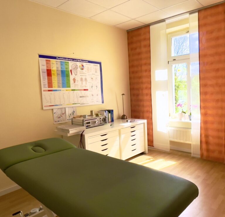 Behandlungsraum der Naturheilpraxis in Leipzig-Gohlis